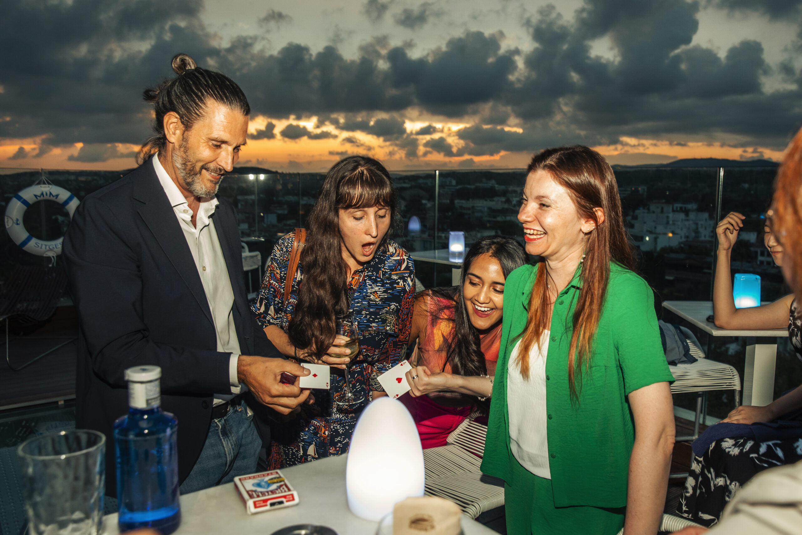 Sieko performing close-up magic for guests at a corporate event